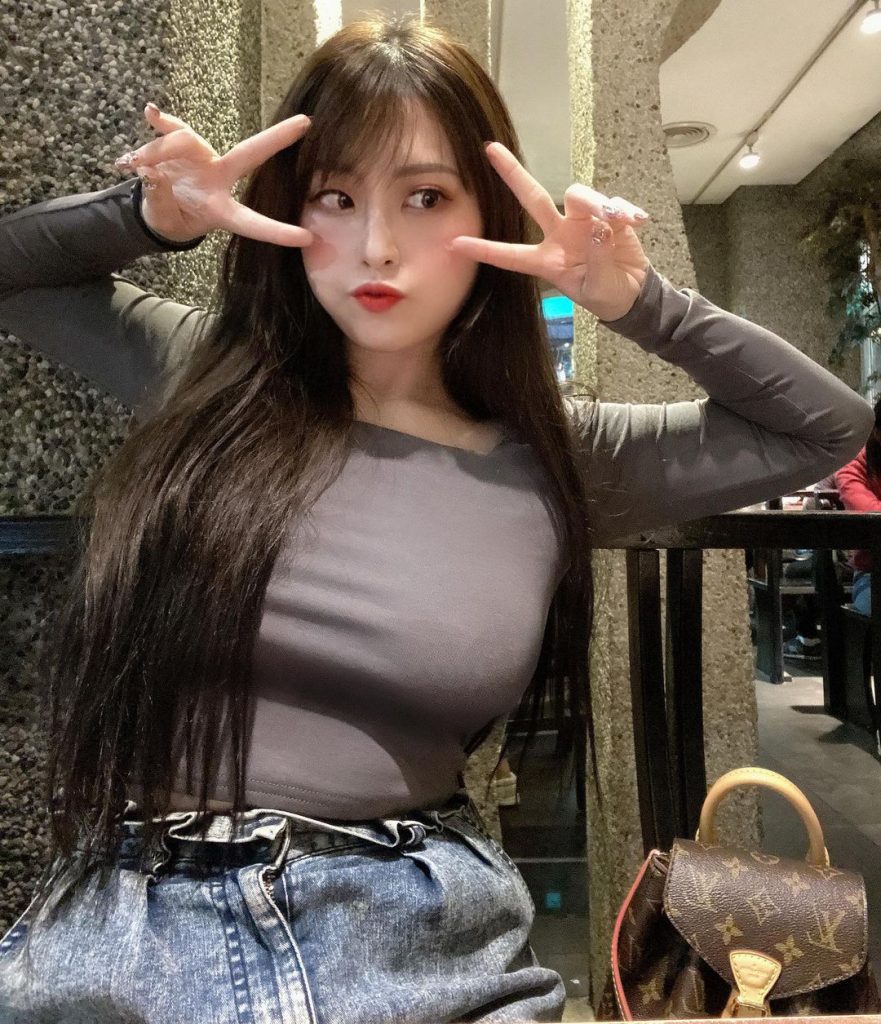 Yumi.k (@yumibb8888) 台湾网红嫩模精选 – 爱看INS