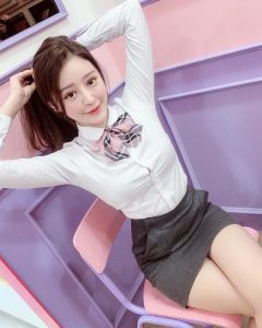 謝侑芯 (@irisirisss90) 超正点台湾美女网红推荐，打包下载339P+156V – 爱看INS